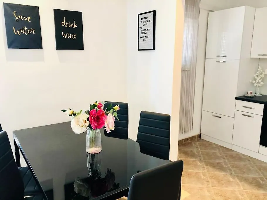 New Apartment With Pool And Jacuzzi Only For You Kastela
