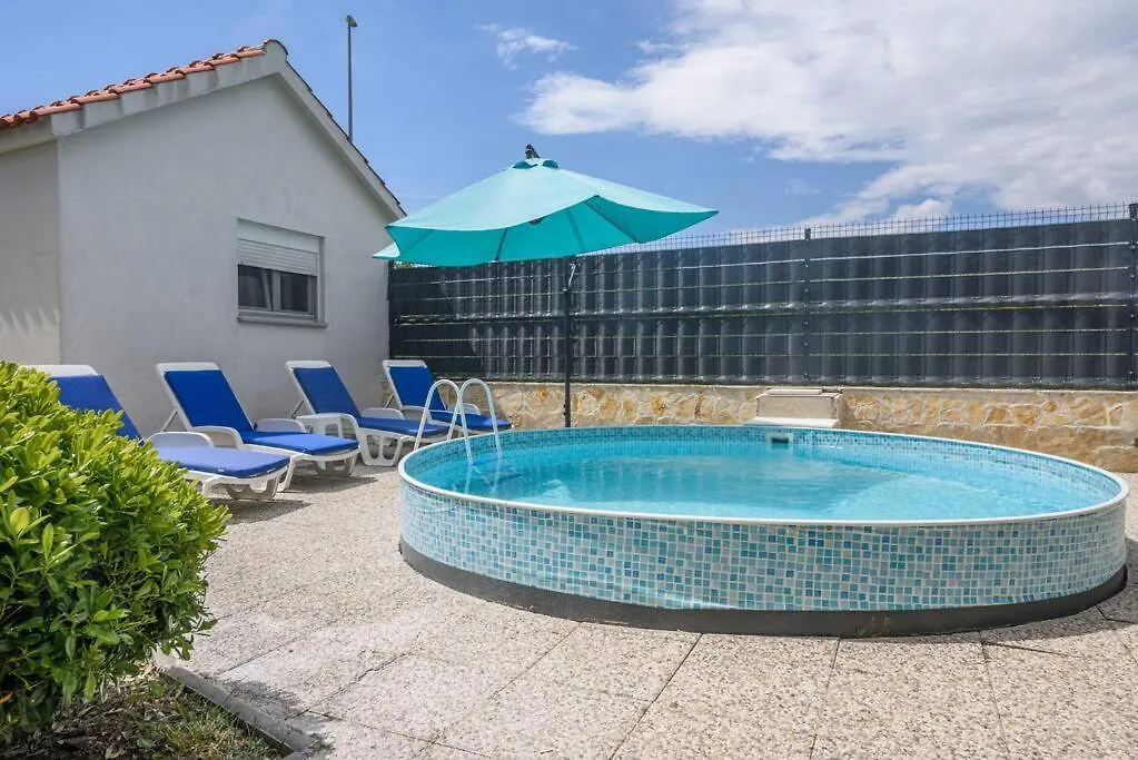 New Apartment With Pool And Jacuzzi Only For You Kastela