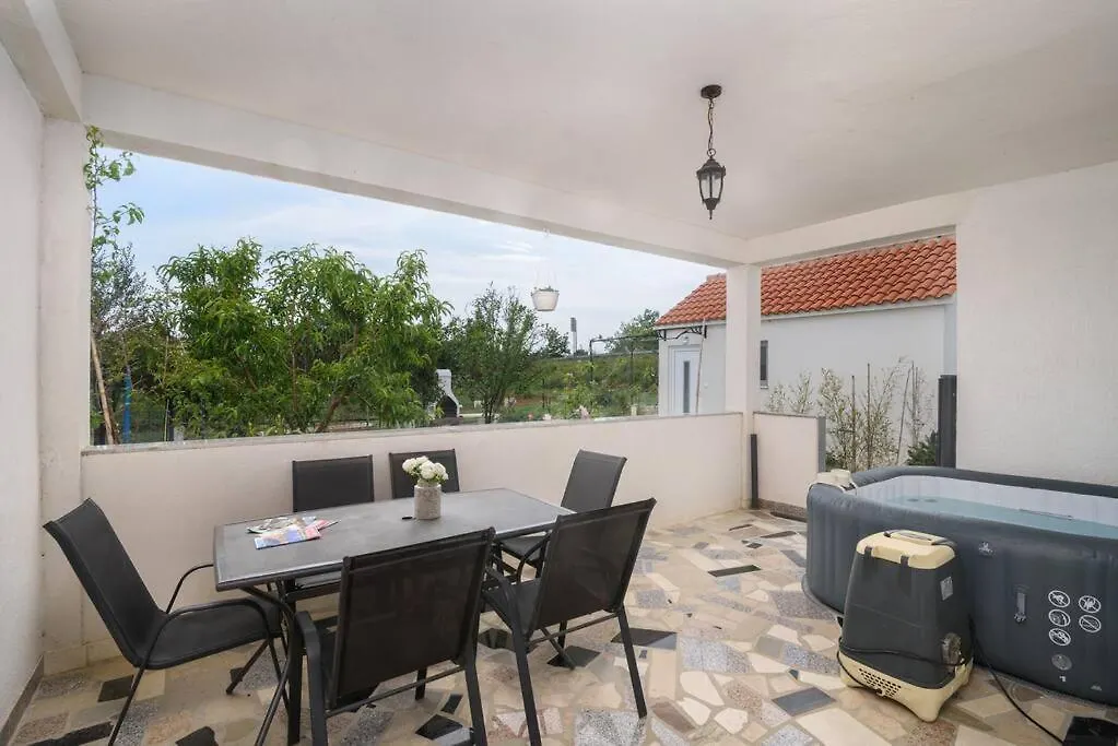 New Apartment With Pool And Jacuzzi Only For You Kastela
