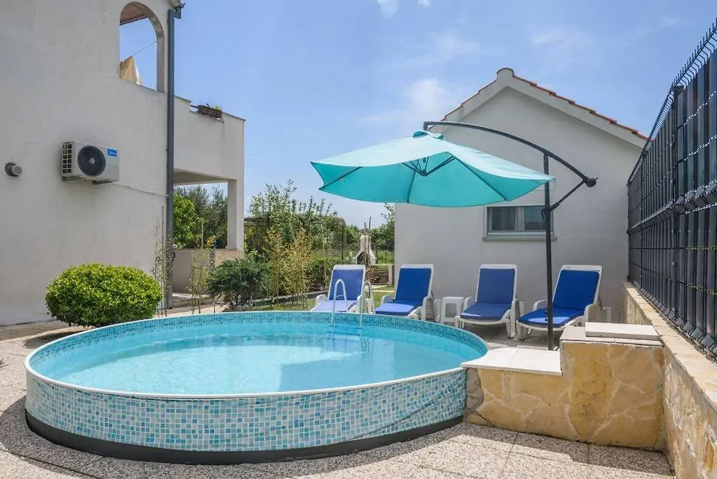 New Apartment With Pool And Jacuzzi Only For You Kastela