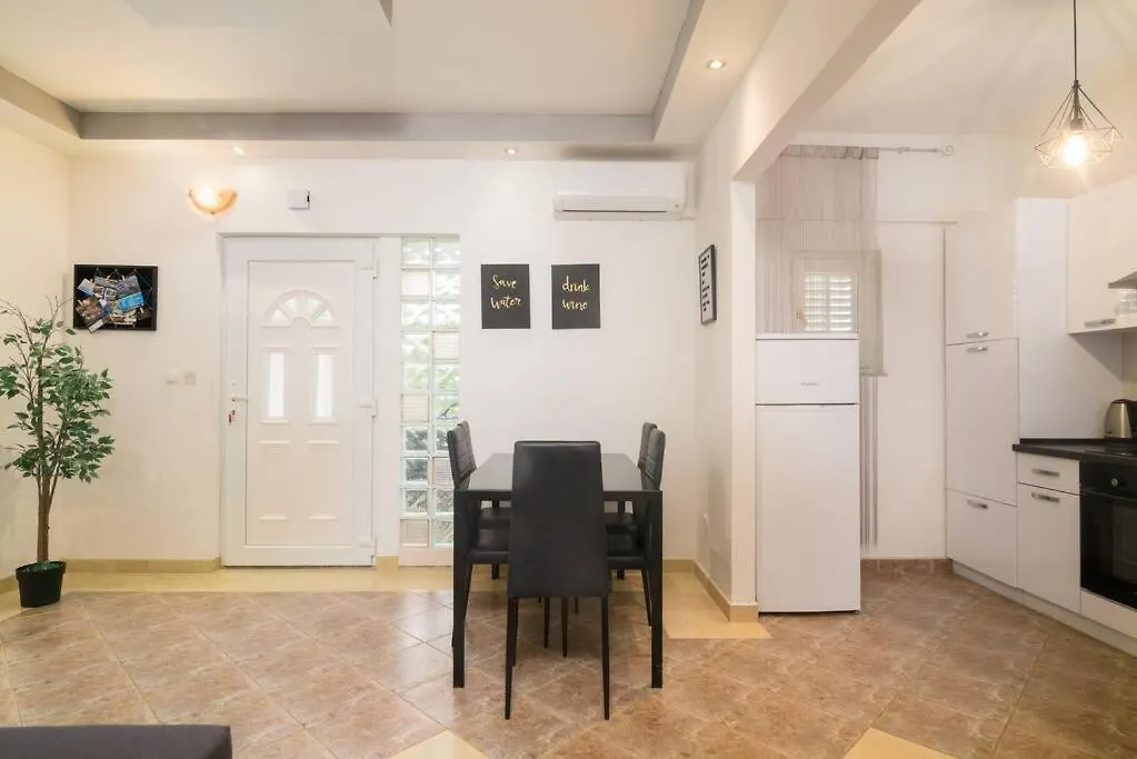 New Apartment With Pool And Jacuzzi Only For You Kastela Croatia