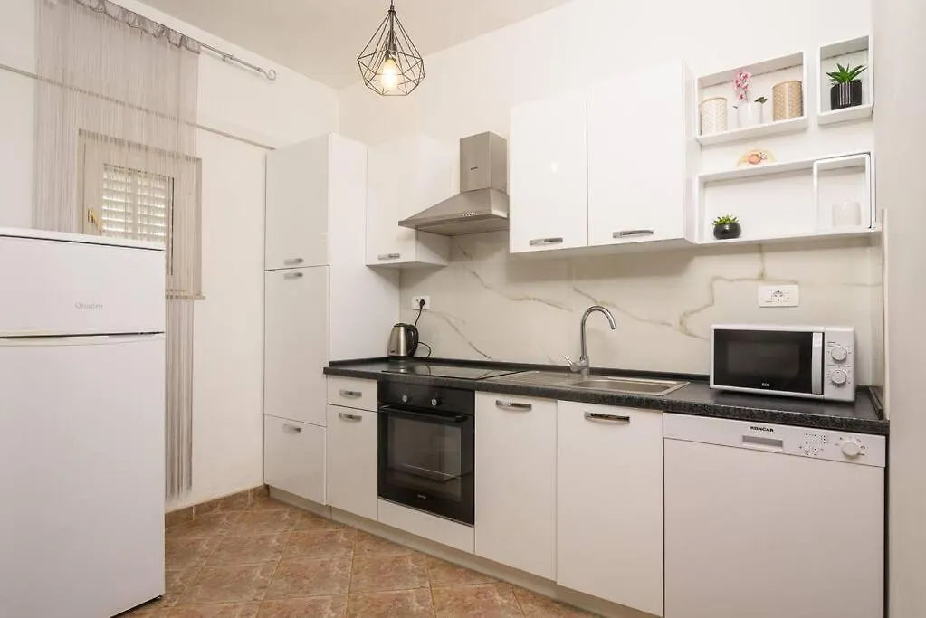 New Apartment With Pool And Jacuzzi Only For You Kastela 0*,  Croatia
