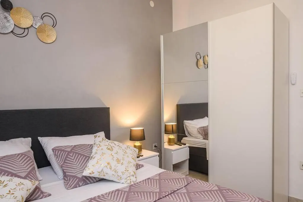 New Apartment With Pool And Jacuzzi Only For You Kastela 0*,