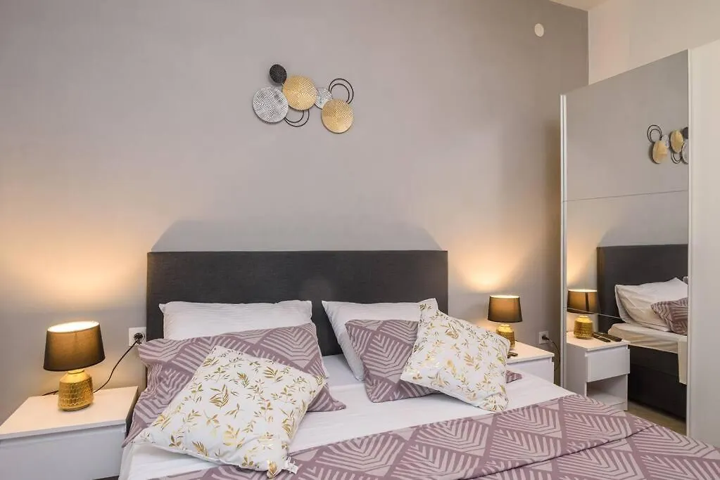 New Apartment With Pool And Jacuzzi Only For You Kastela