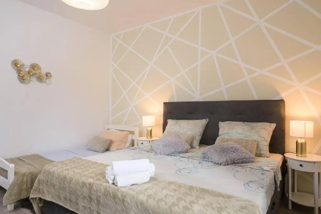 New Apartment With Pool And Jacuzzi Only For You Kastela