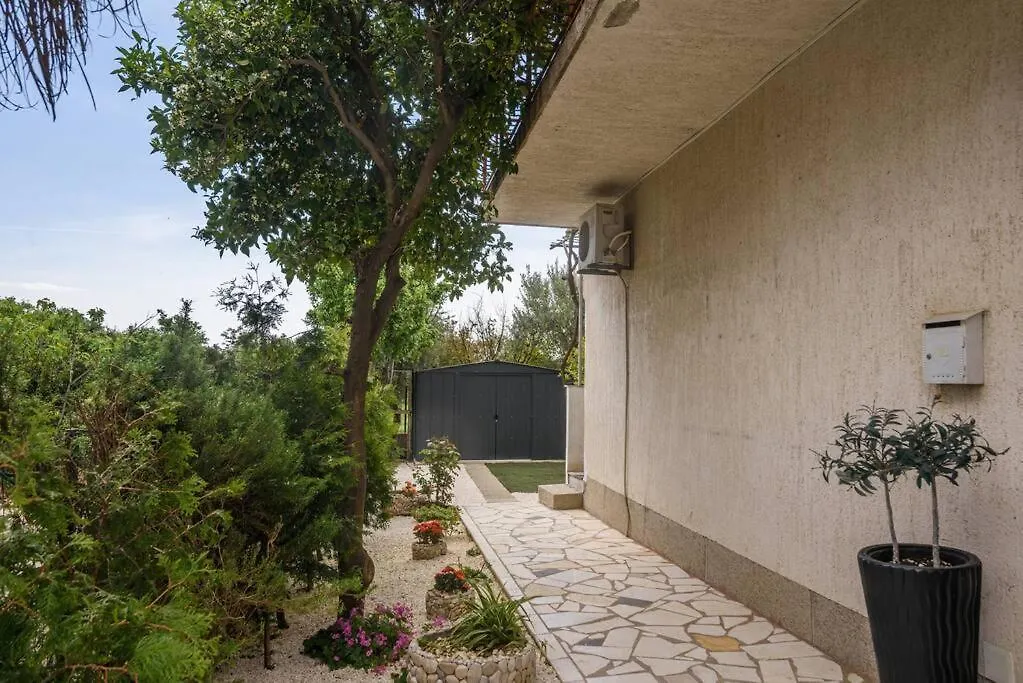 New Apartment With Pool And Jacuzzi Only For You Kastela