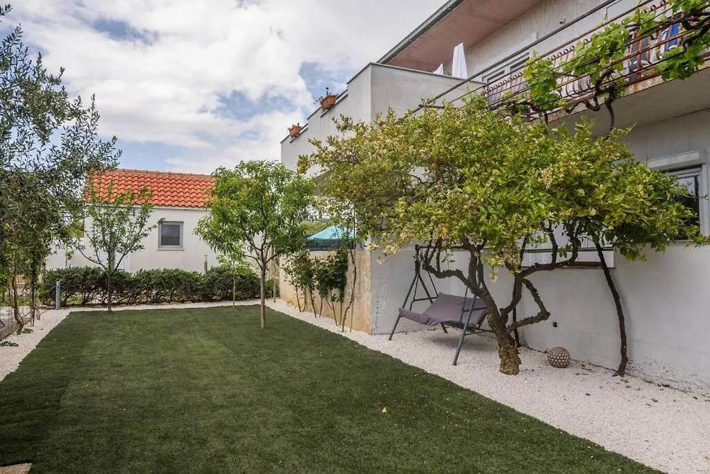 New Apartment With Pool And Jacuzzi Only For You Kastela 0*,  Croatia