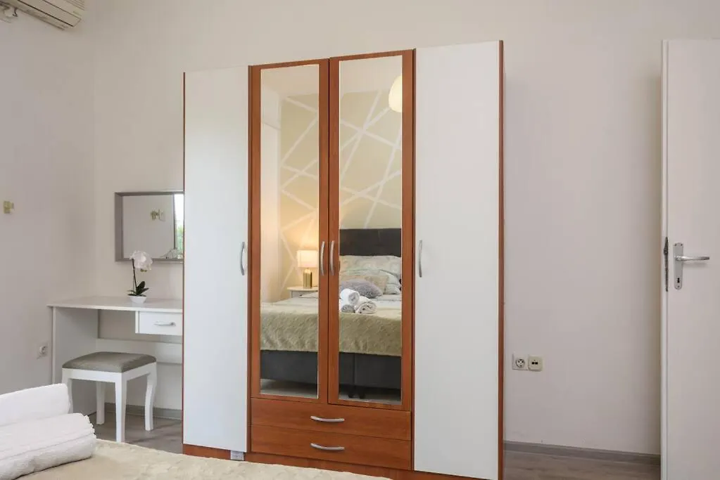 New Apartment With Pool And Jacuzzi Only For You Kastela