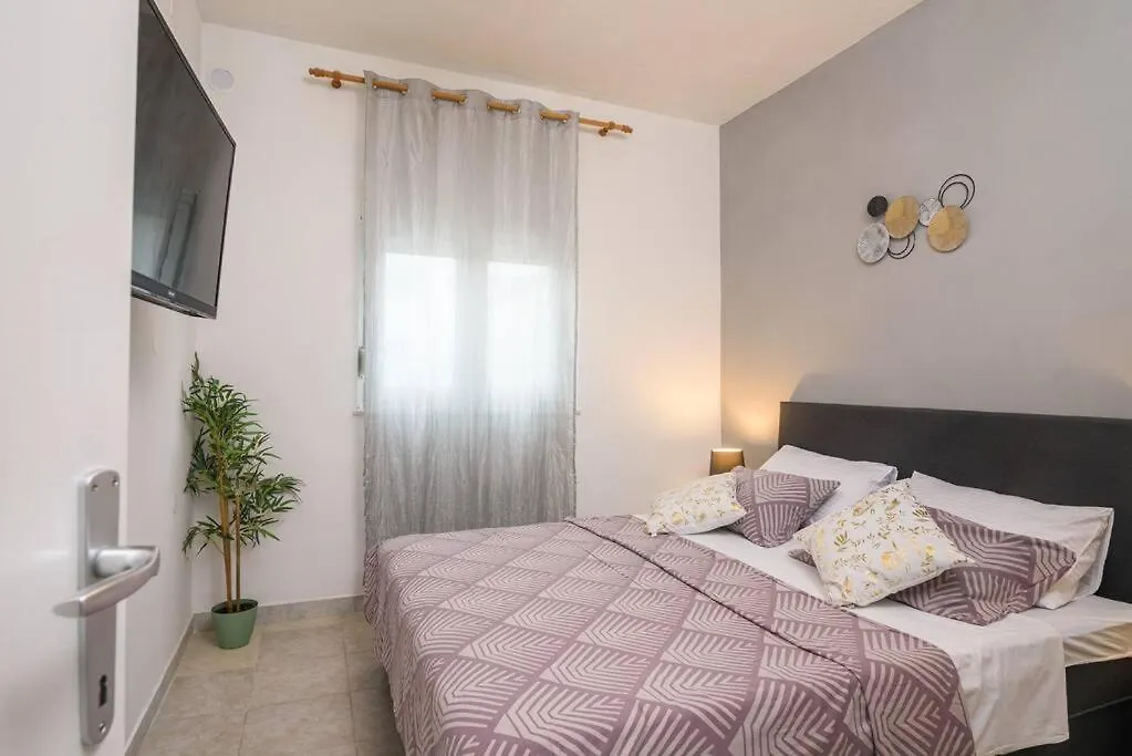 New Apartment With Pool And Jacuzzi Only For You Kastela 0*,